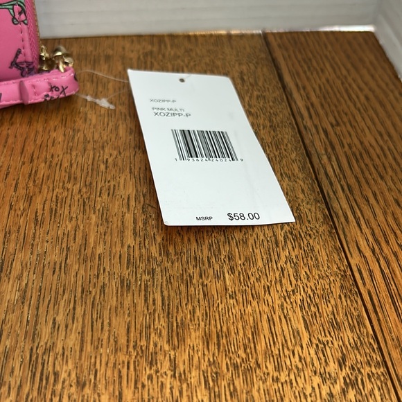 Betsey Johnson Vibrant Pink Shoe Pattern wallet/wristlet 8 x 5 brand new tags on - Picture 4 of 12